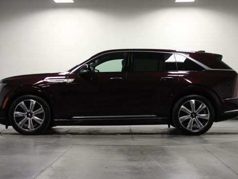 Used 2025 Cadillac Escalade IQ Luxury 2 w/ LPO, Premium Carpet Package AWD/4WD image 7