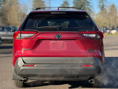 Used 2021 Toyota RAV4 XLE image 4
