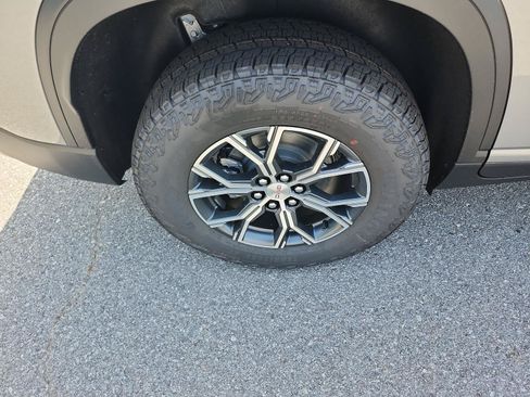New 2026 GMC Acadia AT4 w/ Luxury Package AWD/4WD image 5