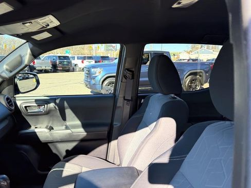 Used 2020 Toyota Tacoma TRD Sport image 12