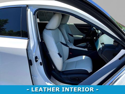 Used 2024 Lexus ES 300h w/ Premium Package FWD image 29