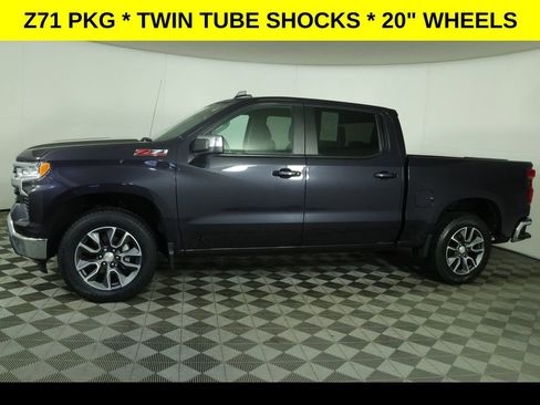 Used 2022 Chevrolet Silverado 1500 LT w/ Z71 Off-Road Package AWD/4WD image 6