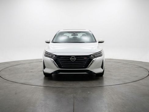 Used 2025 Nissan Sentra SV image 2