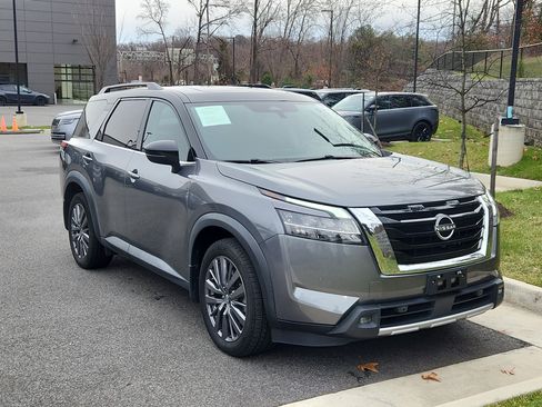 Used 2022 Nissan Pathfinder SL w/ SL Premium Package image 10