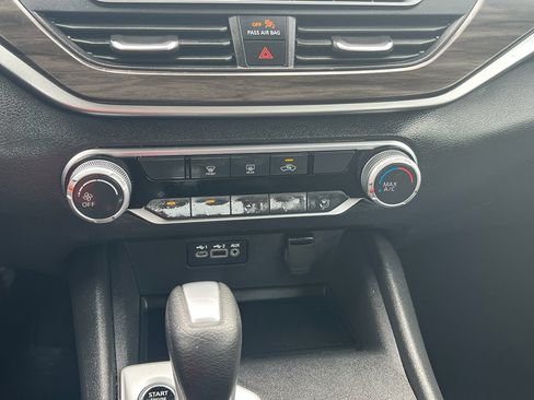 Used 2025 Nissan Altima 2.5 SV FWD image 28