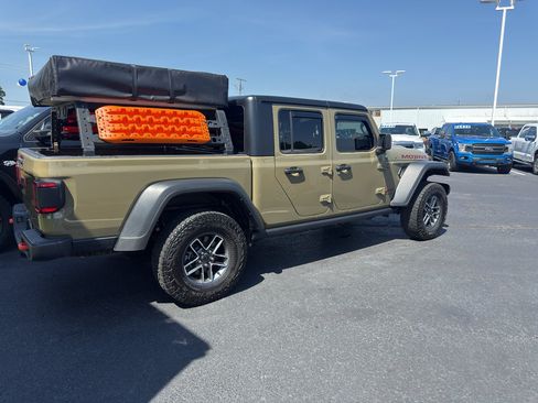Used 2025 Jeep Gladiator Mojave AWD/4WD image 4