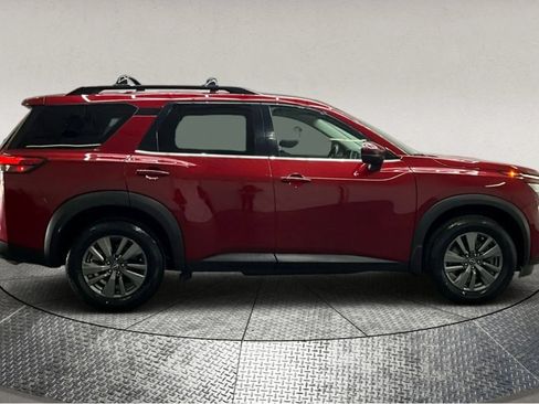 Used 2022 Nissan Pathfinder SV image 9