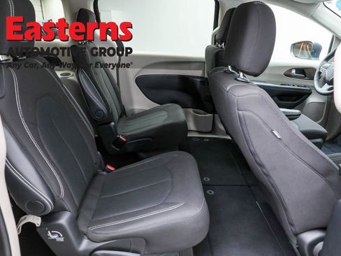 Used 2024 Chrysler Voyager LX image 22