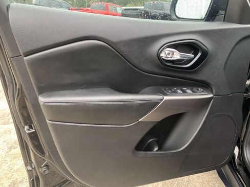 Used 2021 Jeep Cherokee Latitude image 10