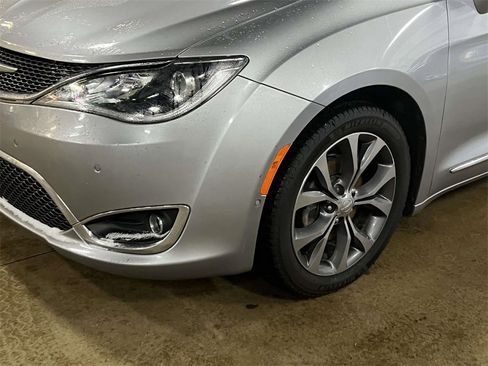 Used 2017 Chrysler Pacifica Limited w/ Advanced Safetytec Group image 7