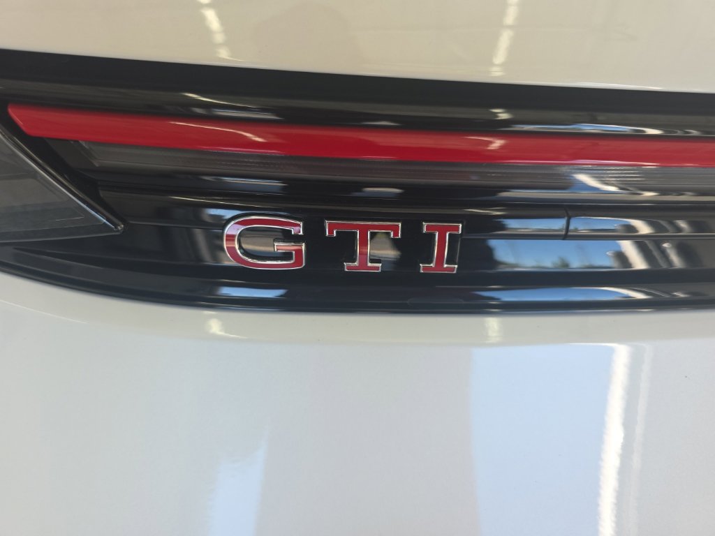 New 2026 Volkswagen GTI SE FWD image 9