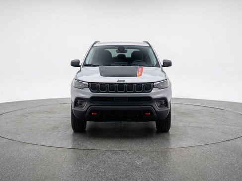 Used 2025 Jeep Compass Trailhawk AWD/4WD image 2