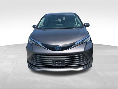 Used 2022 Toyota Sienna LE w/ LE Plus Package AWD/4WD image 5