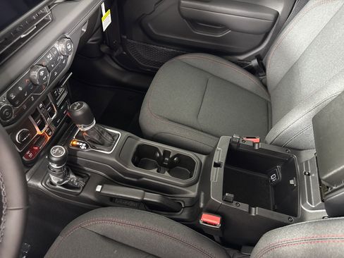 New 2026 Jeep Wrangler Unlimited Rubicon w/ Technology Group image 22