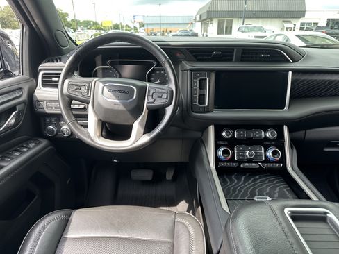 Used 2021 GMC Yukon Denali w/ Denali Premium Package AWD/4WD image 15