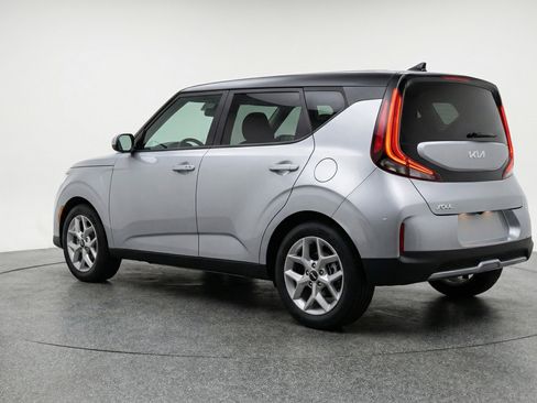 Used 2025 Kia Soul LX w/ LX Technology Package image 6