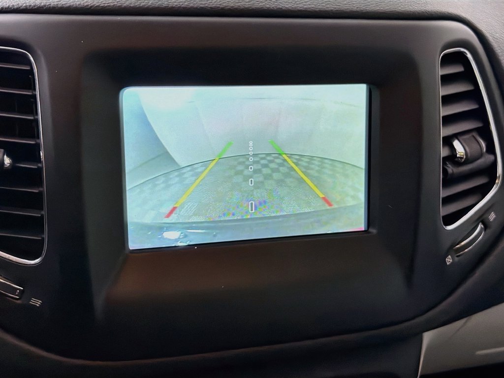 Used 2020 Jeep Compass Latitude FWD image 17
