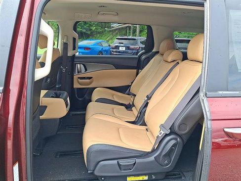Used 2024 Kia Carnival LX FWD image 20