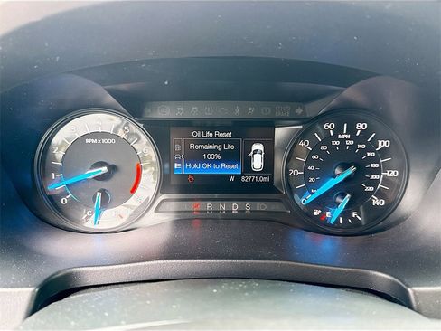 Used 2018 Ford Explorer XLT image 13