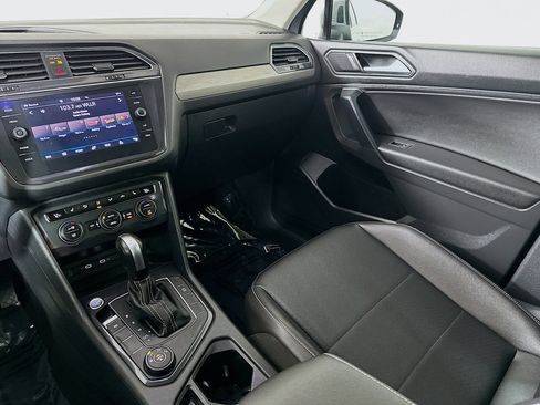 Used 2021 Volkswagen Tiguan SE image 22
