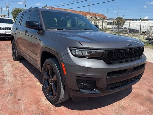 Used 2025 Jeep Grand Cherokee L Altitude AWD/4WD image 3