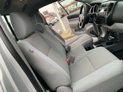 Used 2012 Toyota Tacoma 4x4 Regular Cab image 11
