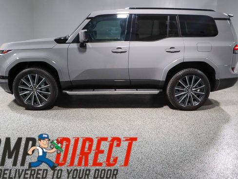 Used 2024 Lexus GX 550 w/ Accessory Package (Z1) AWD/4WD image 10