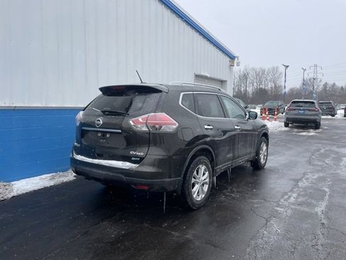 Used 2014 Nissan Rogue SV image 3