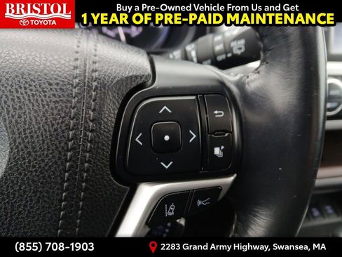Used 2017 Toyota Highlander XLE w/ Carpet Mat Package image 31