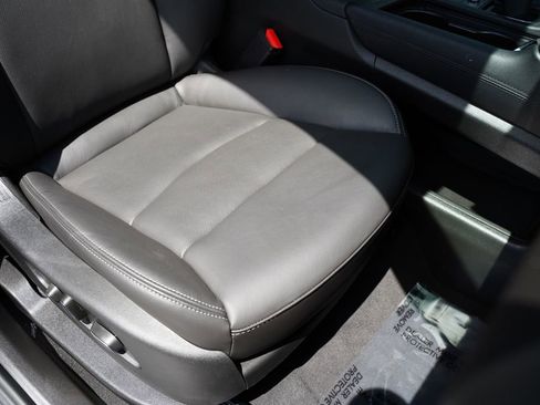 Used 2025 Cadillac XT6 Premium Luxury image 30