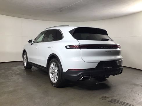 Certified 2024 Porsche Cayenne AWD/4WD image 3