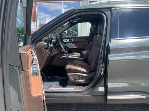 Used 2024 Ford Explorer King Ranch w/ Technology Package AWD/4WD image 13