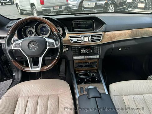 Used 2014 Mercedes-Benz E 550 4MATIC Sedan image 24