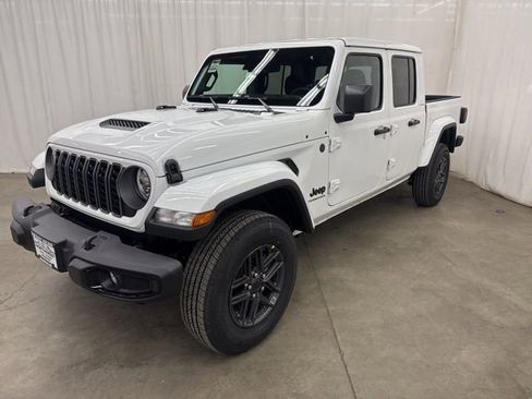 New 2026 Jeep Gladiator Sport image 3