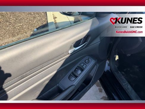 Used 2025 Nissan Altima 2.5 SV FWD image 9