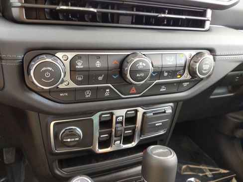New 2025 Jeep Gladiator Sport AWD/4WD image 37