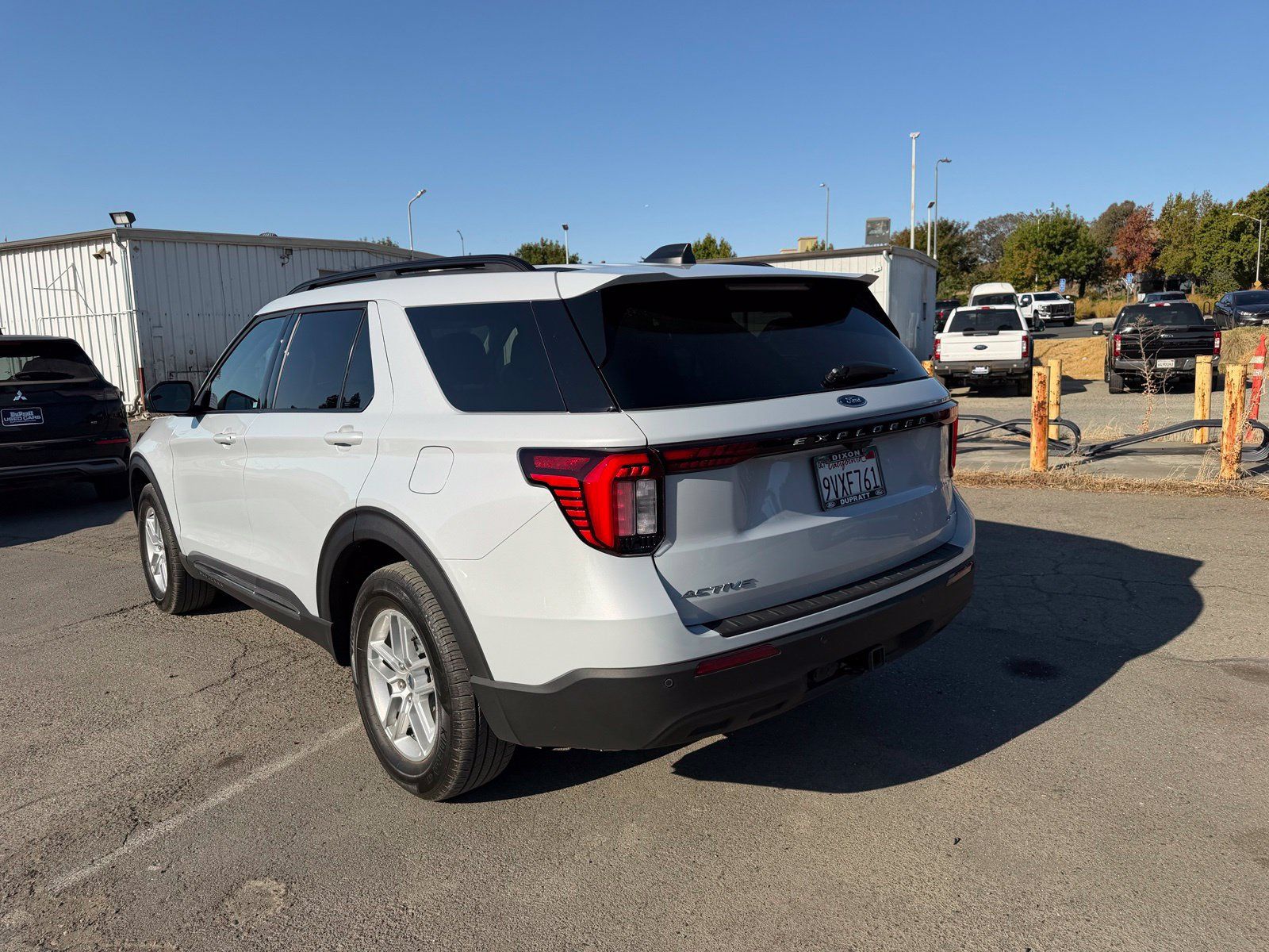Used 2025 Ford Explorer Active AWD/4WD image 3