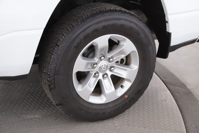Used 2024 RAM 1500 Laramie AWD/4WD image 15