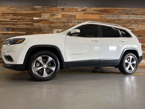 Used 2020 Jeep Cherokee Limited w/ Luxury Group AWD/4WD image 17