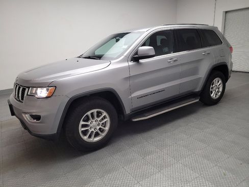 Used 2018 Jeep Grand Cherokee Laredo image 2