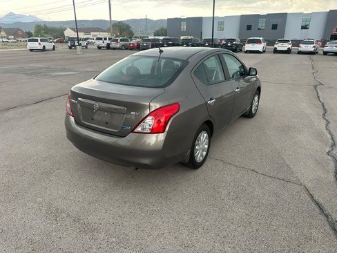 Used 2012 Nissan Versa SV FWD image 3