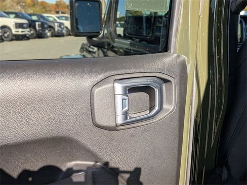 Used 2023 Jeep Gladiator Willys image 28