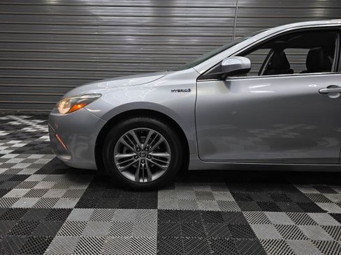 Used 2015 Toyota Camry SE w/ Moonroof Package FWD image 37