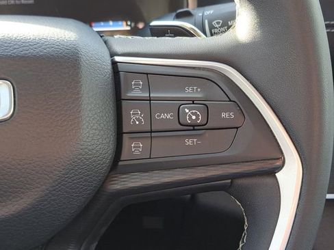 Used 2023 Jeep Grand Cherokee L Laredo image 18