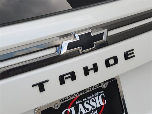 Used 2022 Chevrolet Tahoe Z71 w/ Luxury Package AWD/4WD image 9