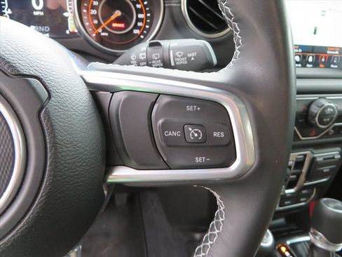 Used 2021 Jeep Wrangler Unlimited Sahara image 22