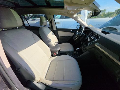 Used 2021 Volkswagen Tiguan SE FWD image 10