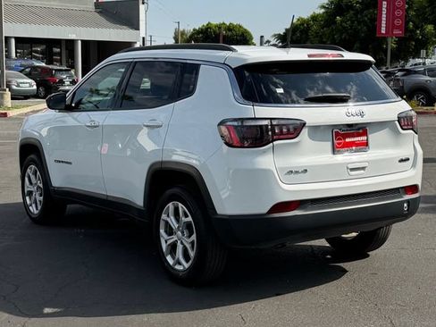 Used 2024 Jeep Compass Latitude AWD/4WD image 5