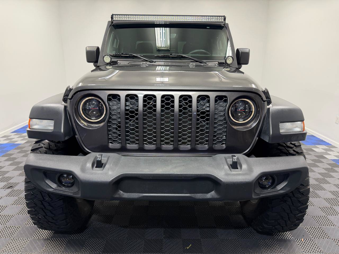 Used 2020 Jeep Gladiator Sport w/ Quick Order Package 24S AWD/4WD image 2