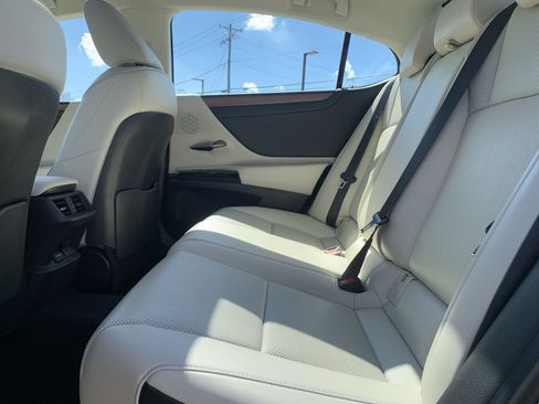 Certified 2025 Lexus ES 350 w/ Premium Package image 32